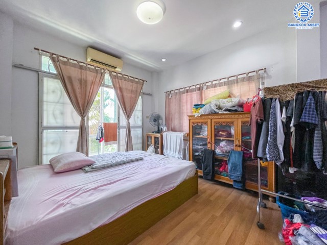 *****บ้านเดี่ยวมือสองย่านนนทบุรี ม.กาญจนาลักษณ์5 กาญจนาฯ เนื้อที่ 56 ตร.ว. ฟังก์ชันครบ 3 ห้องนอน 3 ห้องน้ำ 2 ที่จอดรถ บ้านเดี่ยวต่อเติมเต็ม พร้อมอยู่ บนทำเลคุณภาพ เชื่อมต่อถ.กาญจนาภิเษก ใกล้รถไฟฟ้าสายสีม่วง "สถานีตลาดบางใหญ่" และทางด่วน "ศรีรัช" ห้ามพลาด!